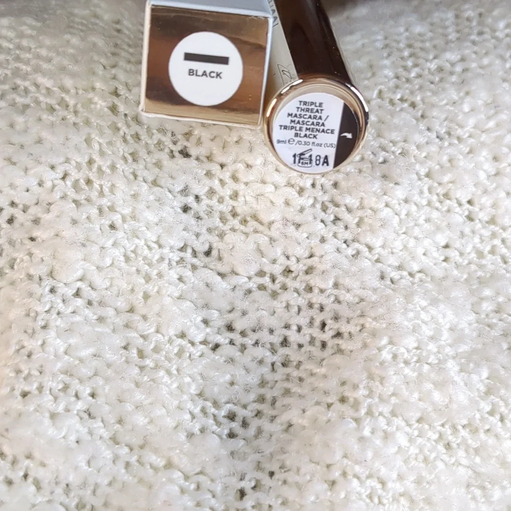 ICONIC London Triple Threat Mascara in Black, 9ml/0.30fl oz - Picture 3 of 10